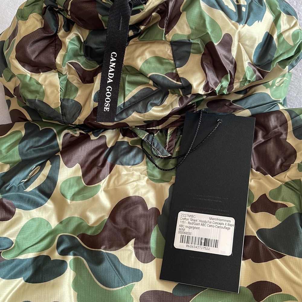 BAPE x CANADA GOOSE x CONCEPTS Crofton Shark Hoodie Red/ABC Camo - Picture 16 of 17